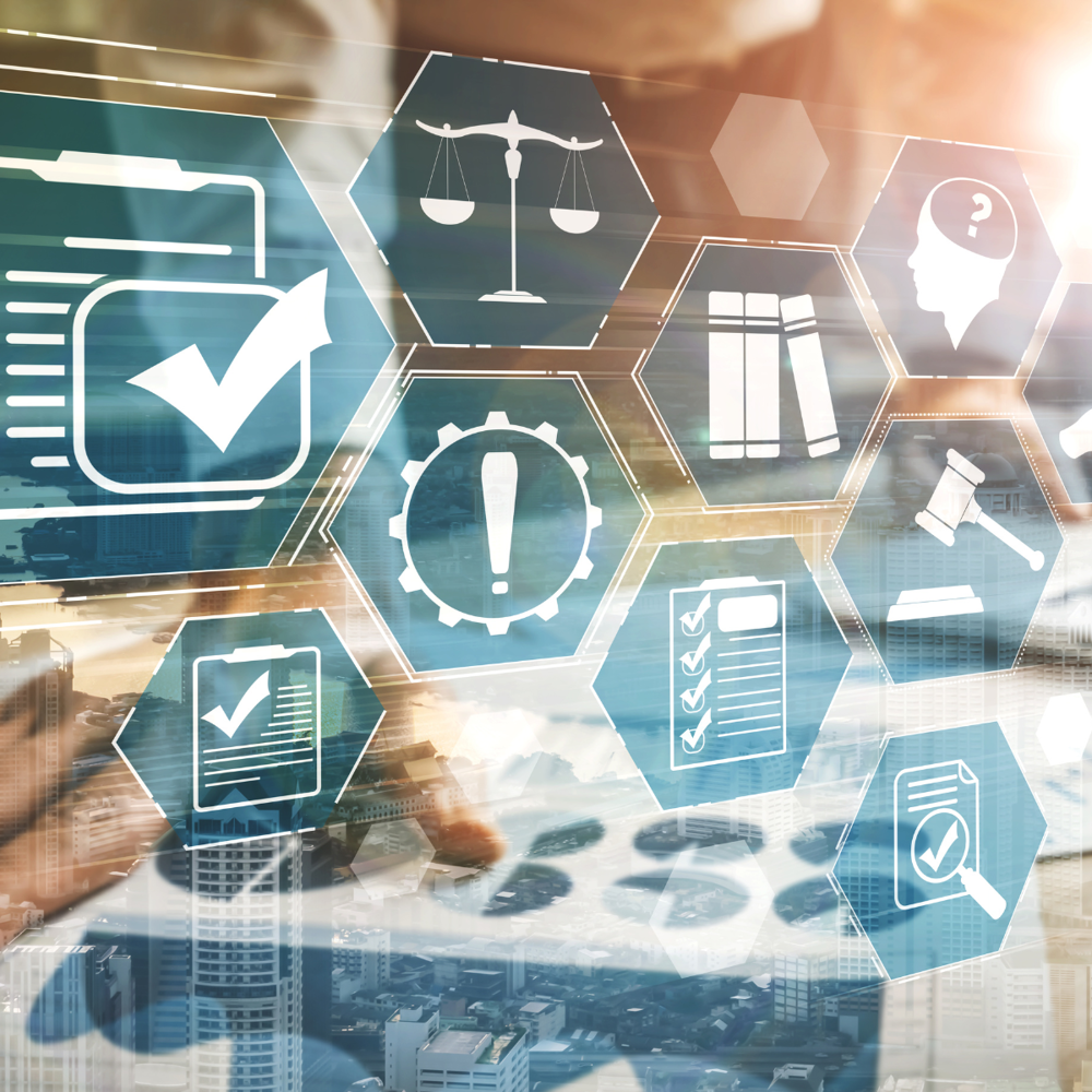 Abstraktna kompozicija s šestkotnimi ikonami, ki prikazujejo pravne, administrativne in preverjevalne simbole, prekrivajoč motiv rok na tipkovnici in mestnega ozadja.