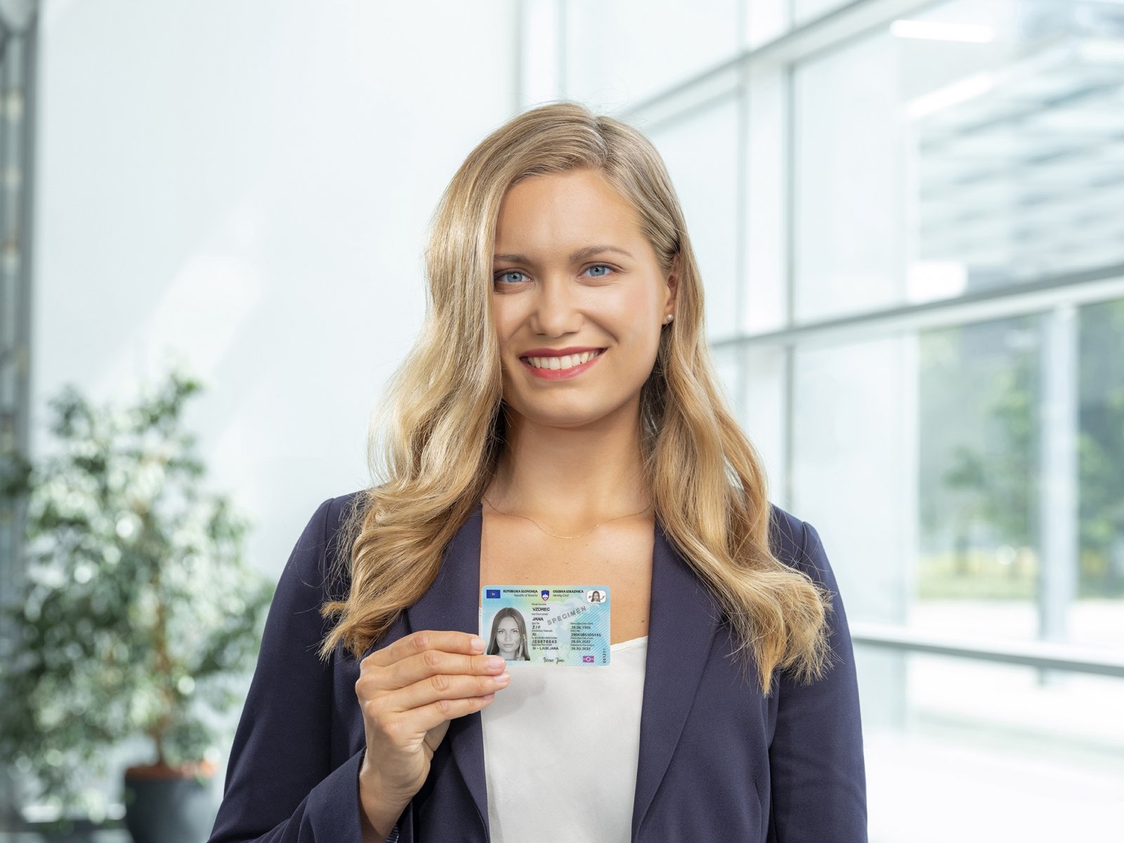 Jana Vzorec Z Osebno Izkaznico Web