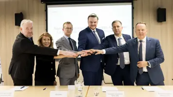 Predstavniki evropskih razvojnih in promocijskih finančnih institucij ob podpisu sporazuma za sklad skladov Pobude treh morij, namenjenega podpori infrastrukturnim in razvojnim naložbam v regiji.